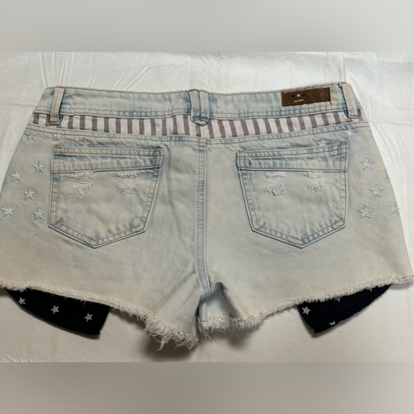 Patriotic Jean Shorts Unique Stars and Stripes Design 100% Cotton Junior Size 11 - Picture 3 of 9